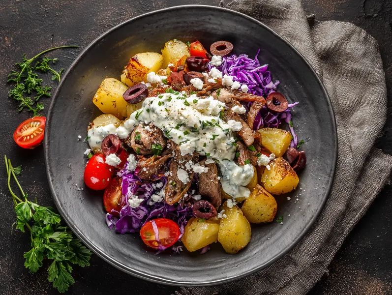 Gyrosbowl med stegte kartofler og chunky dressing - Planomo