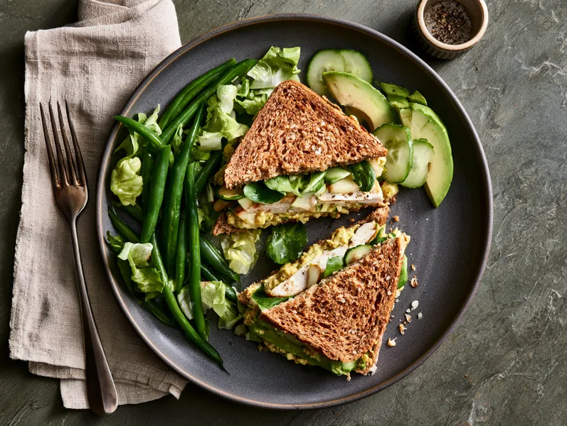 Sandwich med kylling, æble og karrydressing - Planomo