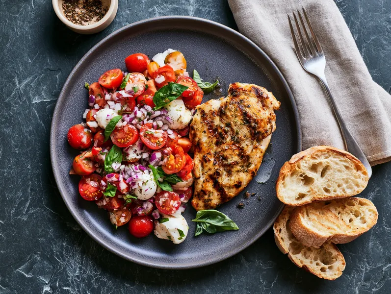 Grillet kylling med tomatsalat - Planomo