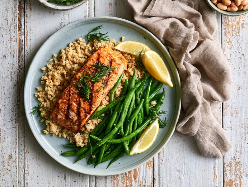 Bulgur med grillet laks og grønne bønner - Planomo