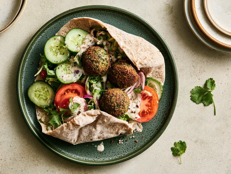 Hjemmelavet rullekebab af falafel - Planomo