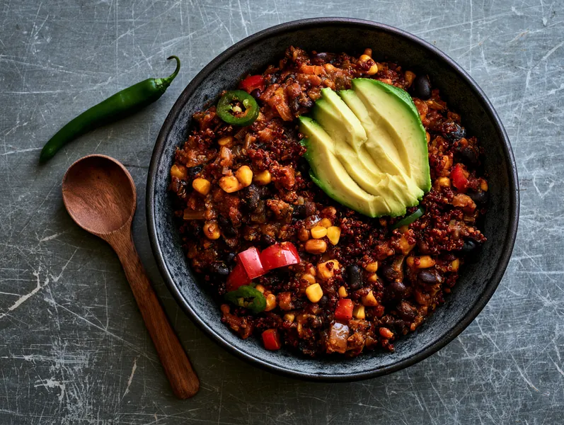 Chili sin carne med bønner og quinoa - Planomo