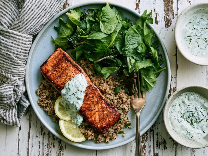 Laks med quinoa og citron-dild dressing - Planomo
