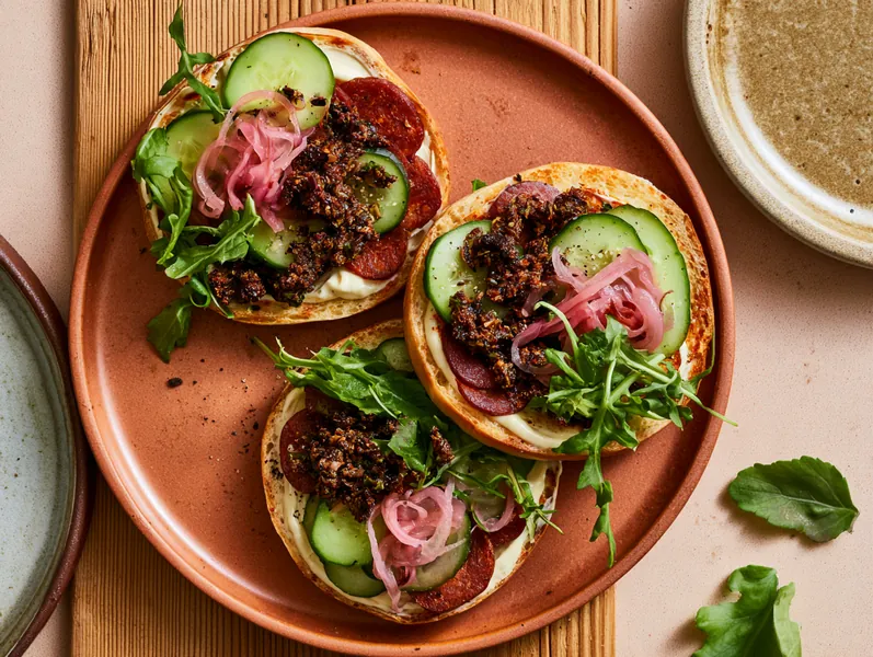 Bagels med chorizo og oliventapenade - Planomo
